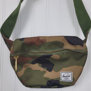 Herschel Supply Co Fourteen Bumbag in Woodland Camo never used